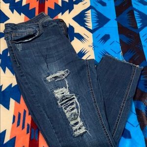 No boundaries mid rise size 17